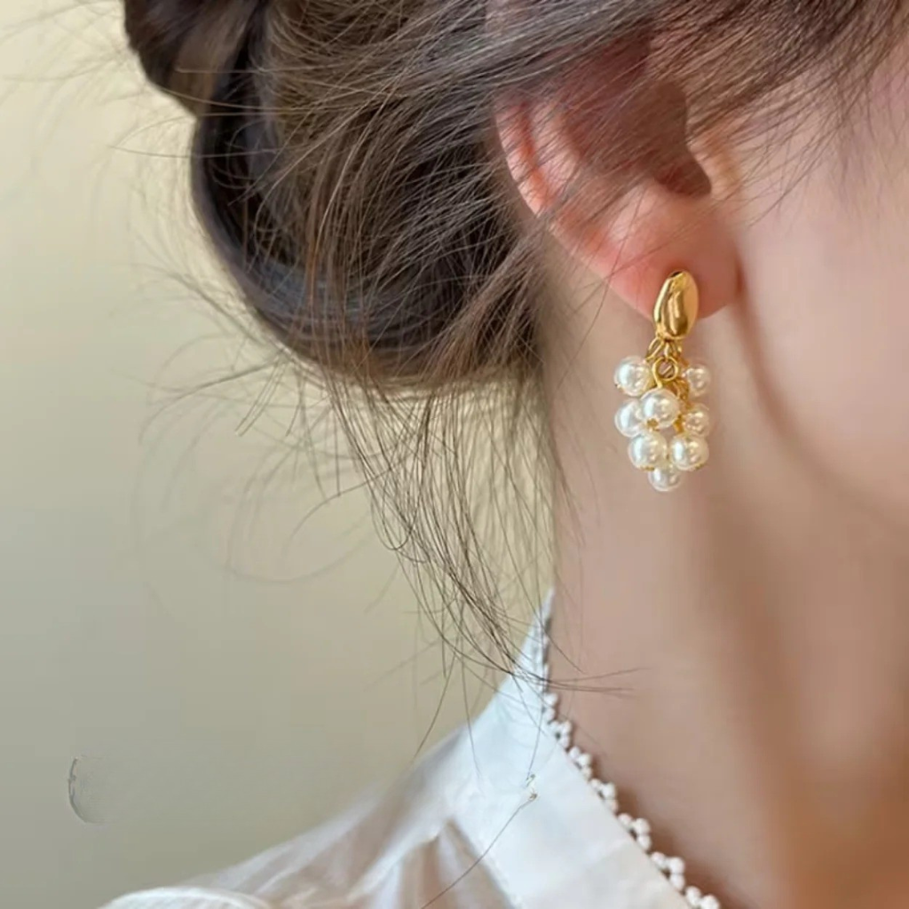 Bunch of Pearls Earrings