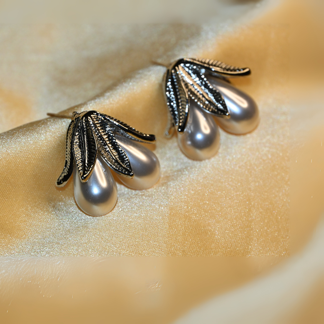 Hanging Pearls Earrings