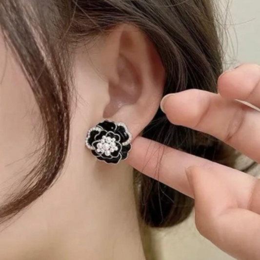 Flower Stud Earrings Black