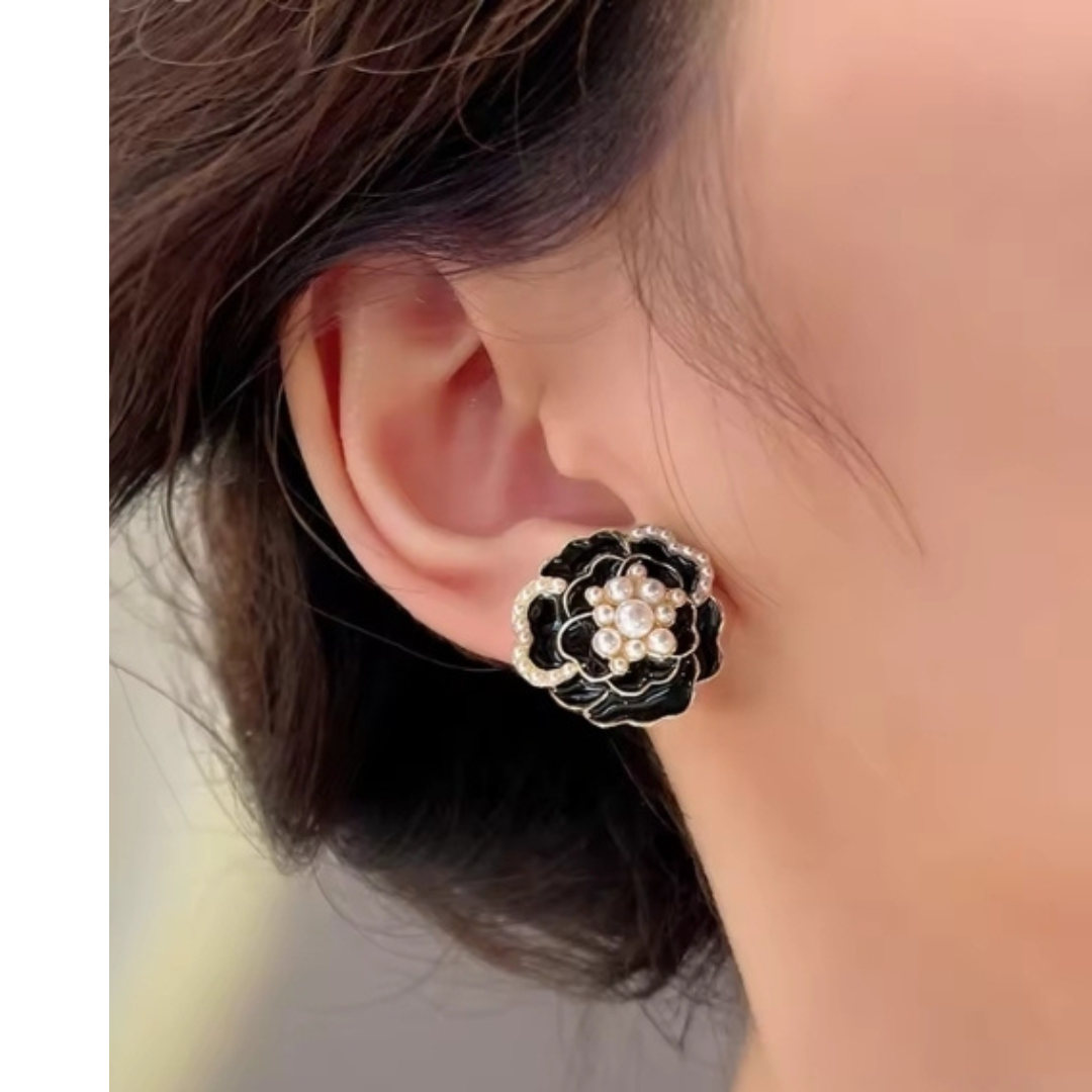 Flower Stud Earrings Black