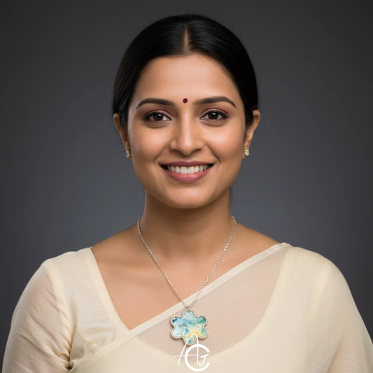 Fluid Necklace : Handmade