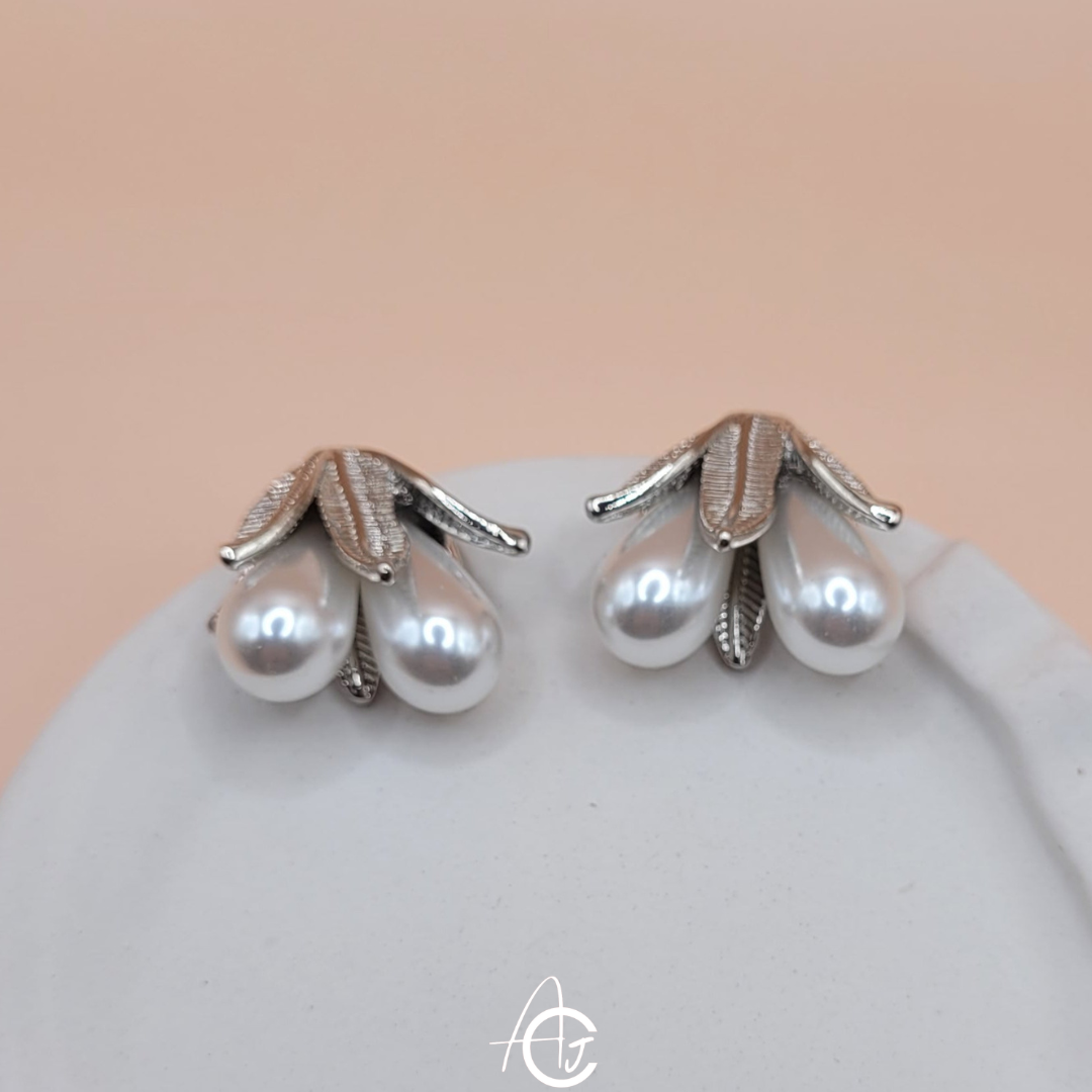 Hanging Pearls Earrings