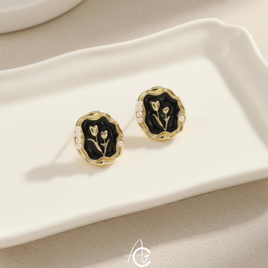 Daisy Studs Black Earring
