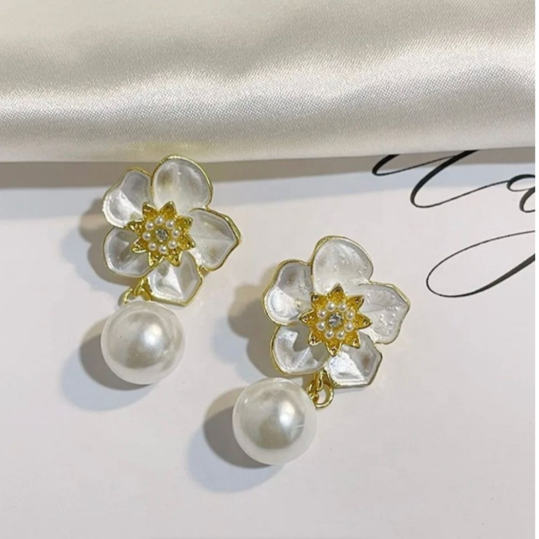 Pearl and Flower Statement Earrings White