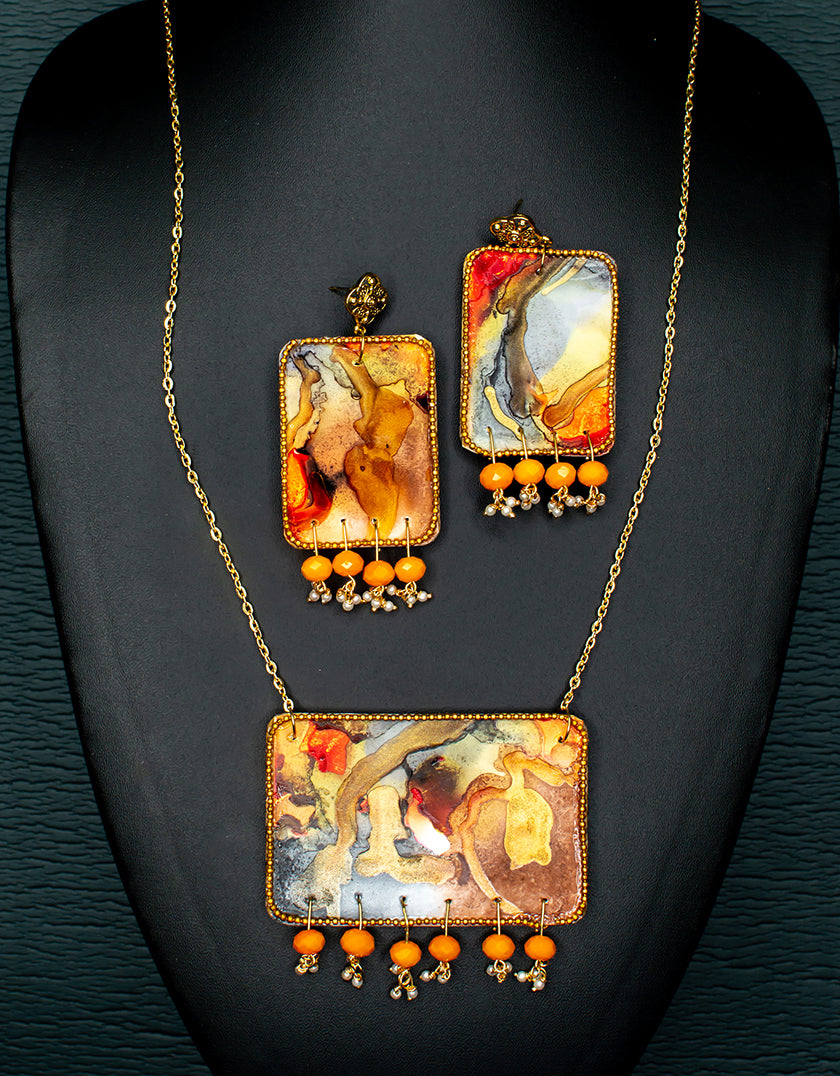 Latika Fluid Necklace set : Handmade