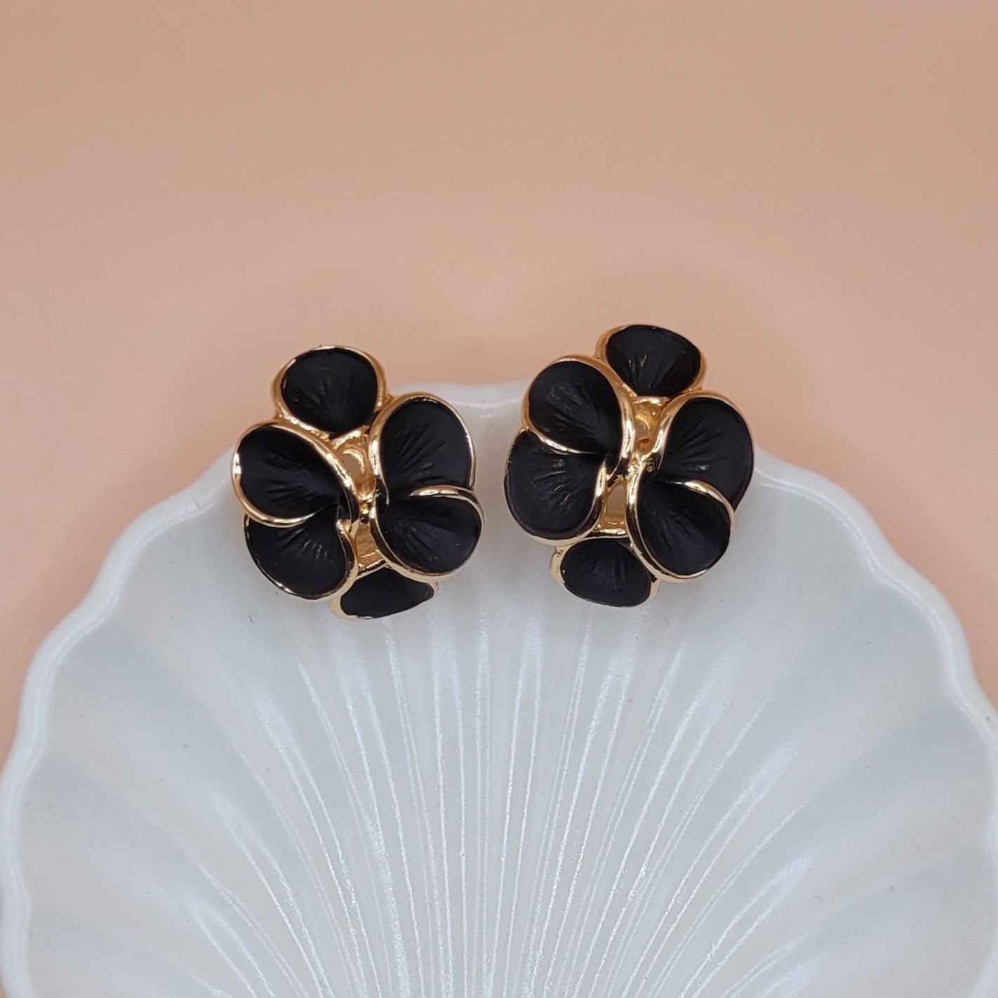 Flower Petal Earrings Black