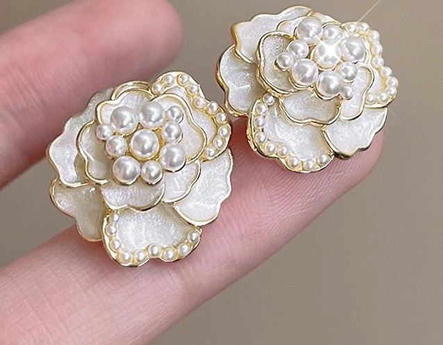 Flower Stud Earrings White