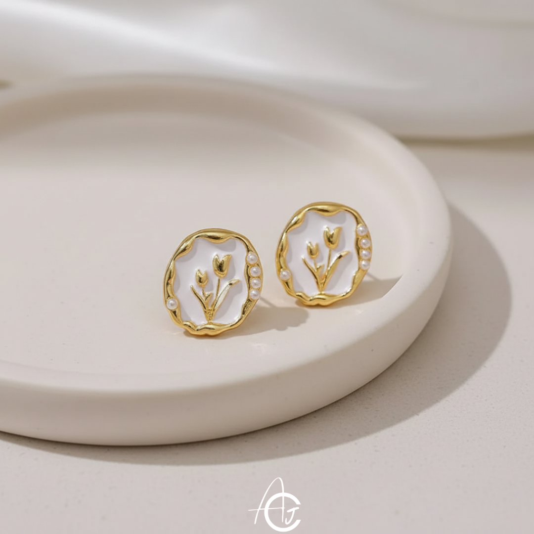 Daisy Stud White Earrings