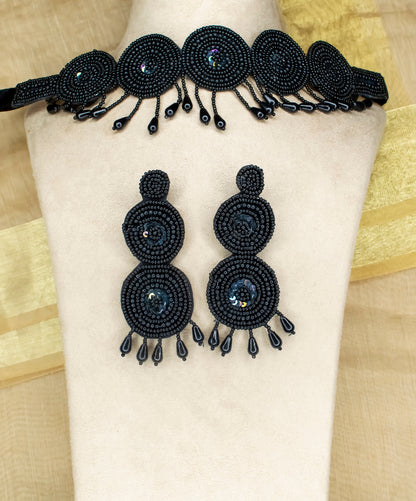 Advita Embroidered Necklace Set : Handmade