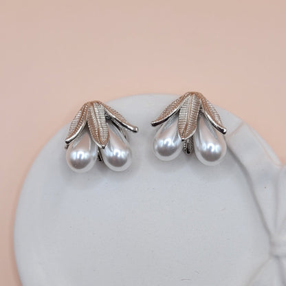 Hanging Pearls Earrings