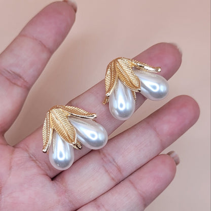 Hanging Pearls Earrings