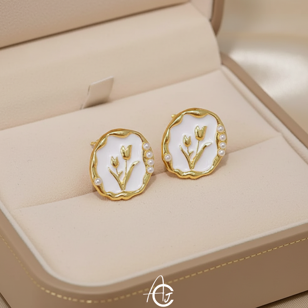 Daisy Stud White Earrings