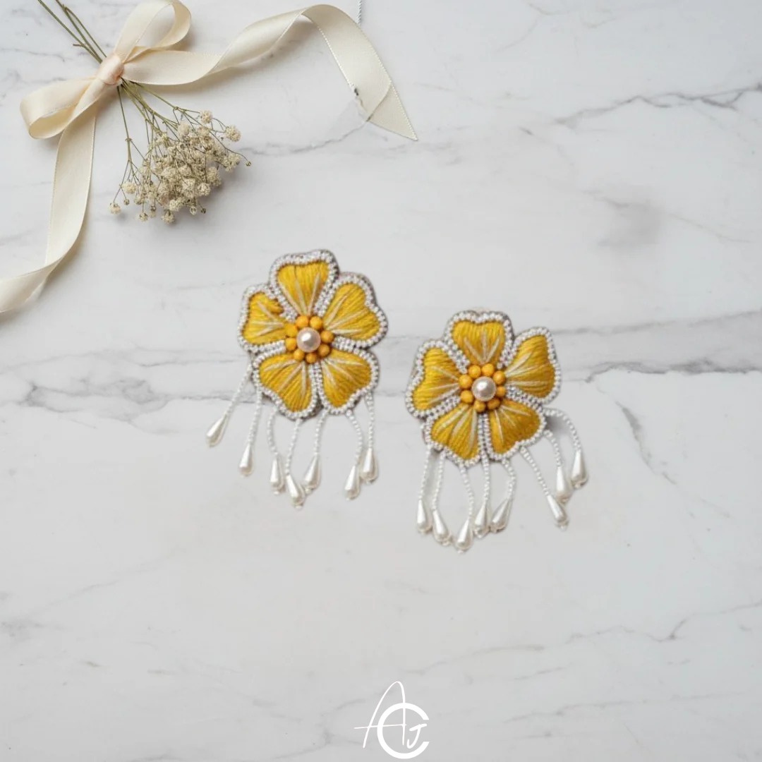 Embroidered Necklace Set with Mang Tika and Bracelet, Haldi Jewellery : Handmade