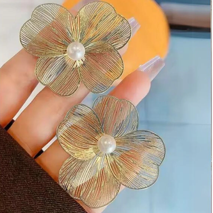 Daisy Gold Earrings