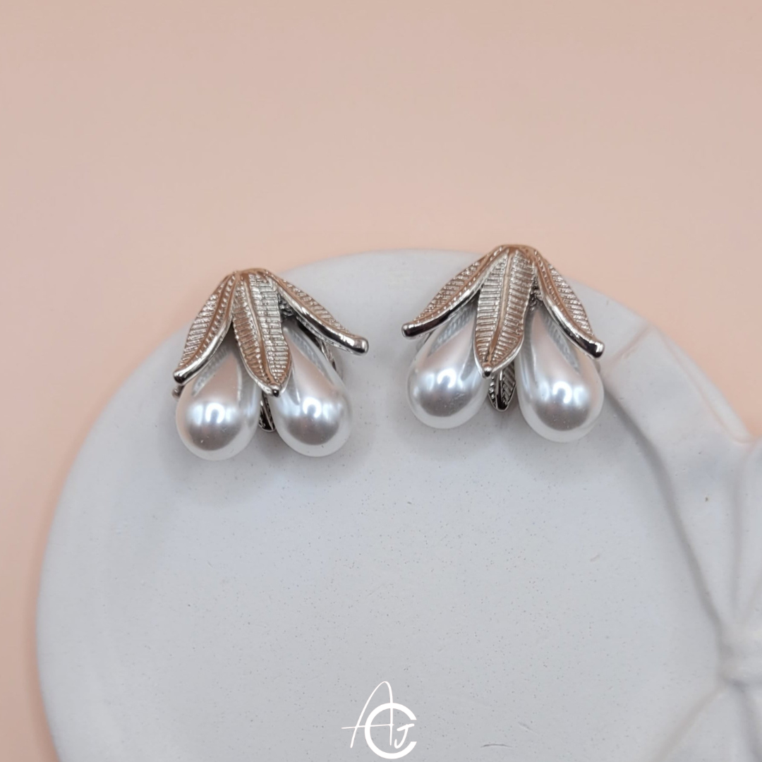 Hanging Pearls Earrings