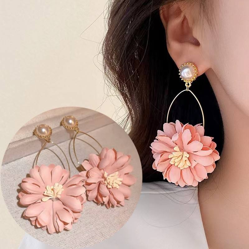 Stetement Flower Dangle Earrings