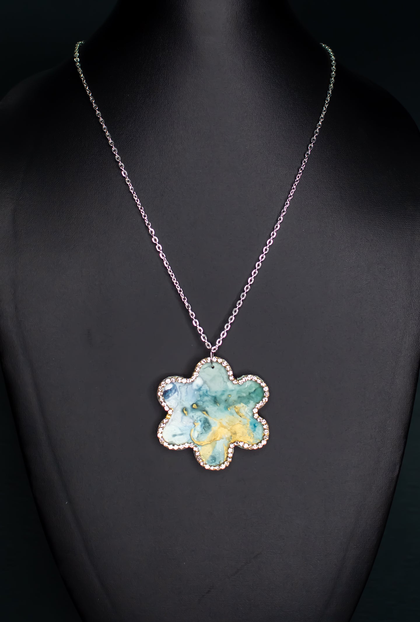 Flower Fluid Necklace : Handmade