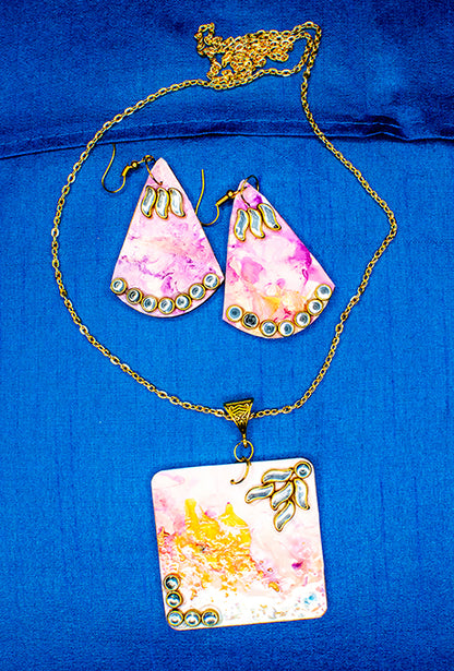 Pihu Fluid Necklace Set : Handmade